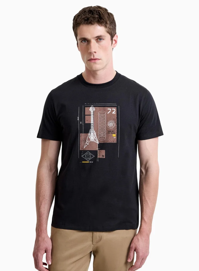 فرنش كونكشن تيشيرت بطبعة جيتار كامدن